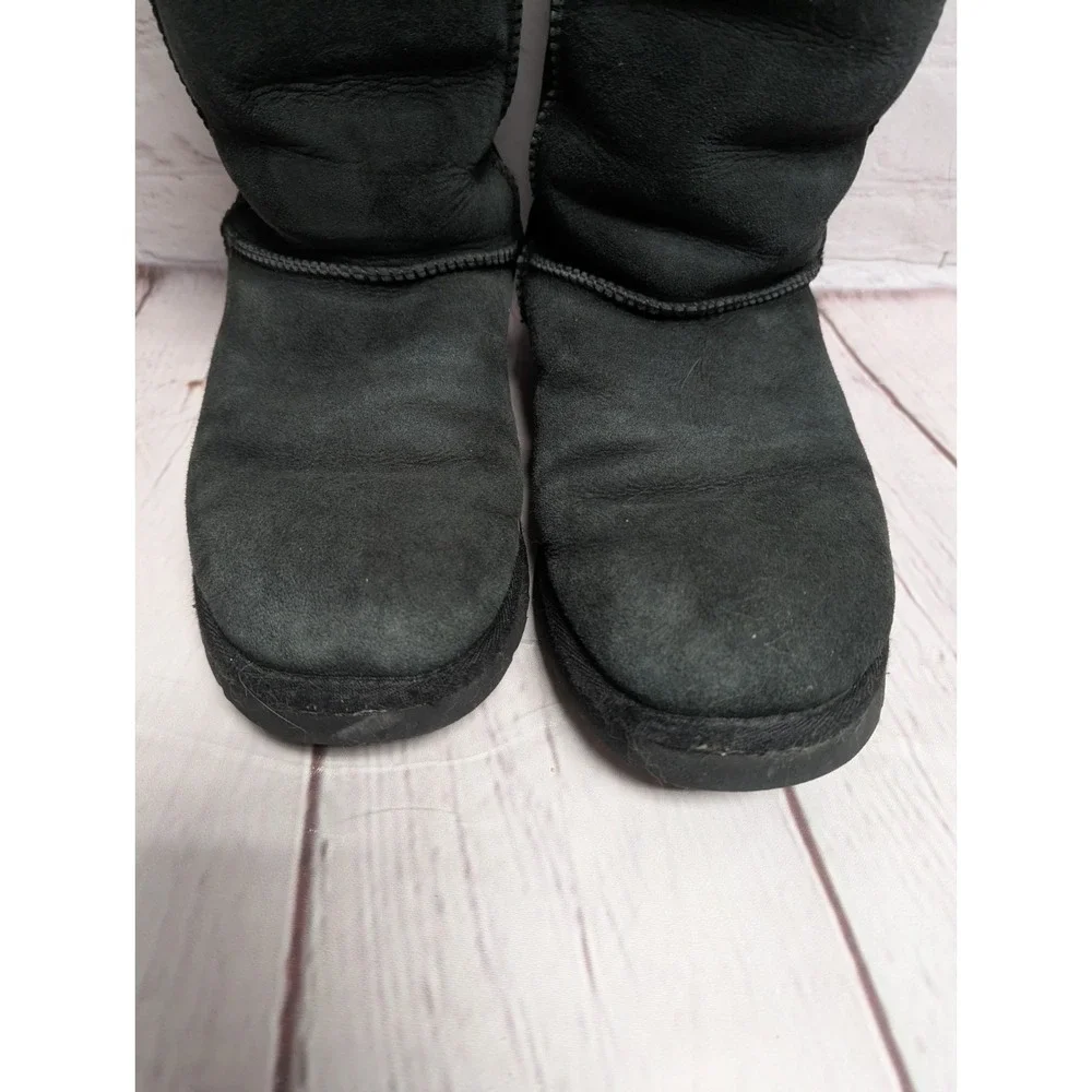 UGG Australia Women's 5815 Classic Black Suede Sheepskin Winter Boots Size 9